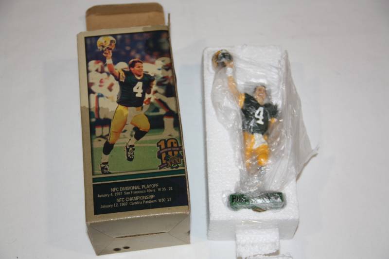lot 41 image: Brett Favre Green Bay Packers 2006 Super Bowl Figurine