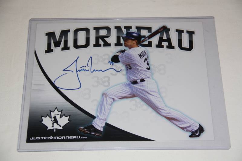lot 47 image: Justin Morneau Minnesota Twins 8x10 Photo Auto