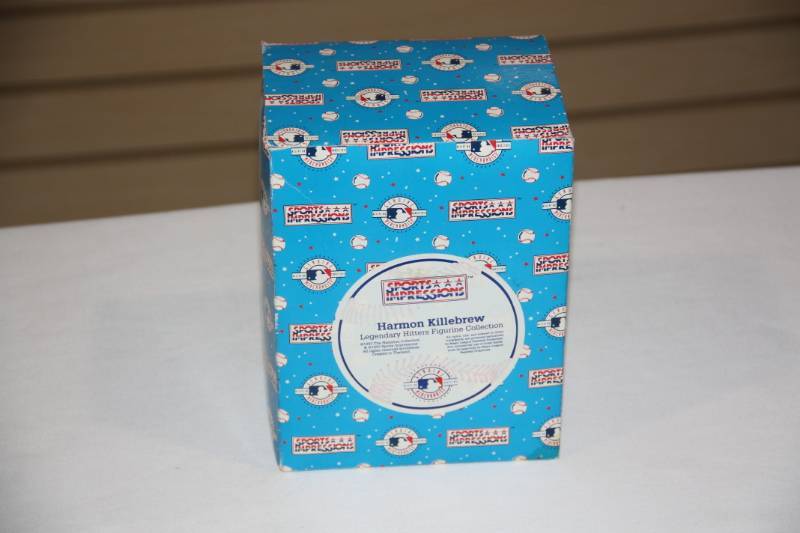 lot 91 image: Harmon Killebrew Sports Impressions Statue