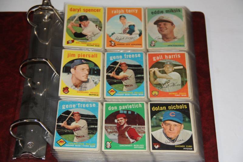 lot 97 image: 1959 Topps Baseball Card Lot  105 Cards
