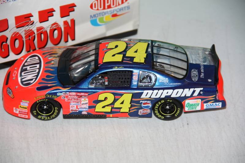 lot 159 image: Jeff Gordon Action Racing 124 Car 5004 2001 Monte Carlo