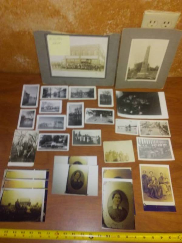 lot 7 image: Antique, vintage photos 1943 Fargo flood - 25.