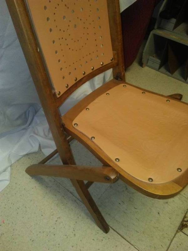 lot 10 image: Vintage folding chair, excellent.