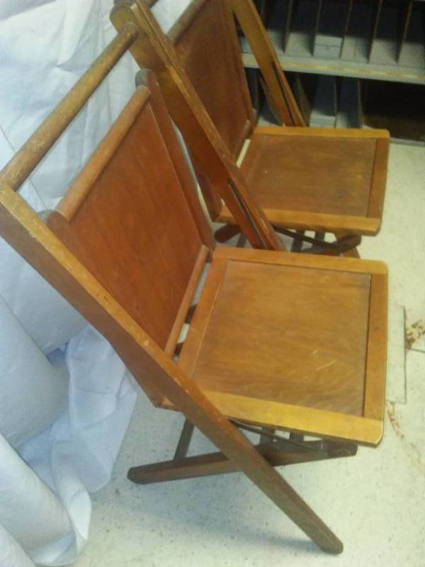 lot 11 image: 2 vintage folding chairs excellent.
