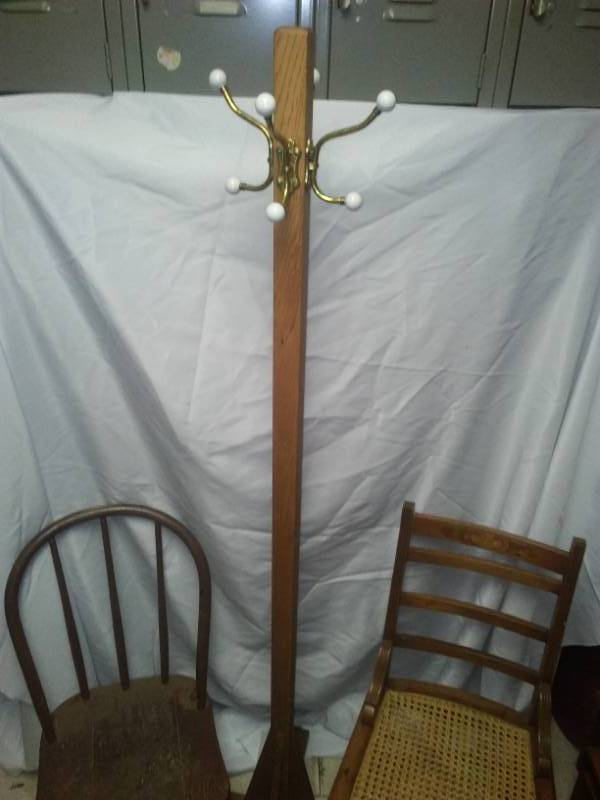 lot 18 image: 2 vintage chairs and coat tree