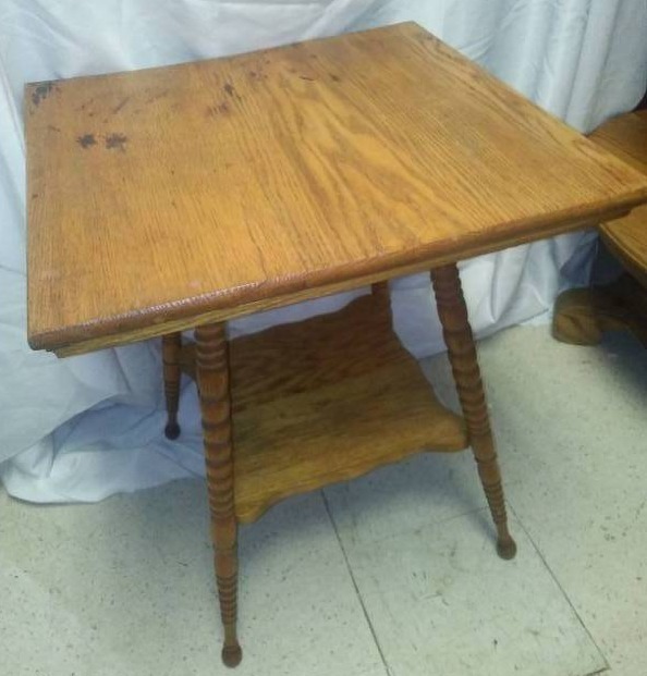 lot 21 image: Fabulous Oak occasional table