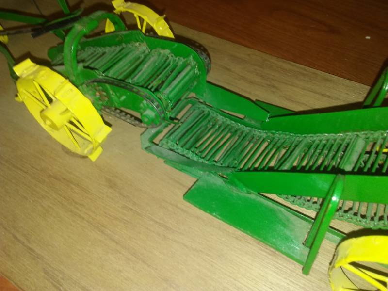 lot 23 image: Vintage scale potato or beet  harvesting equipment diorama