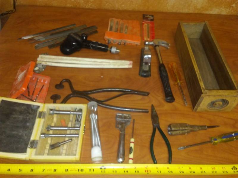 lot 28 image: Woodworking hand tools