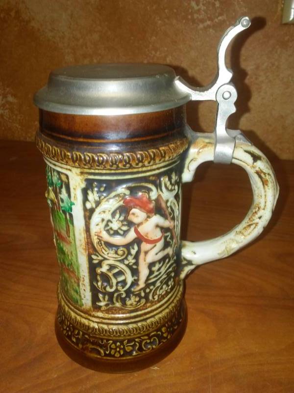 lot 35 image: Vintage German Stein beer.