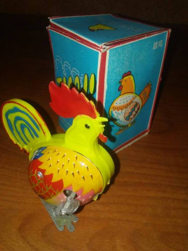 lot 48 image: Wind up chicken or rooster in box
