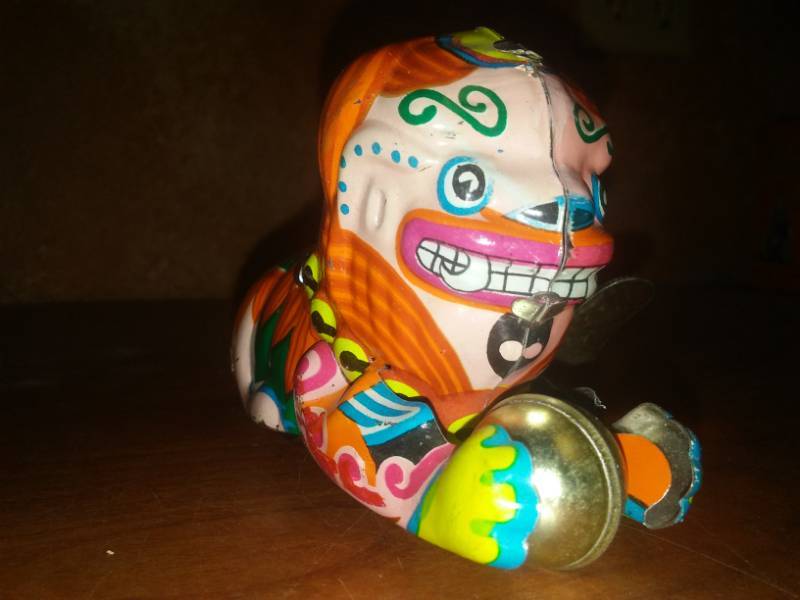 lot 49 image: Wind-up lion, Asia paint style