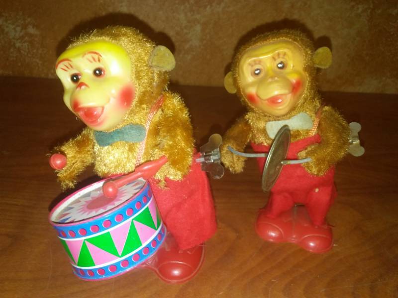 lot 54 image: Famous wind-up monkeys - drum and cymbals