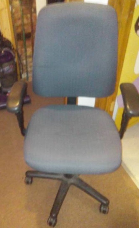 lot 62 image: 5 legged office chair