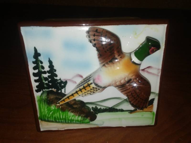 lot 83 image: Vintage Norcrest Fine China
