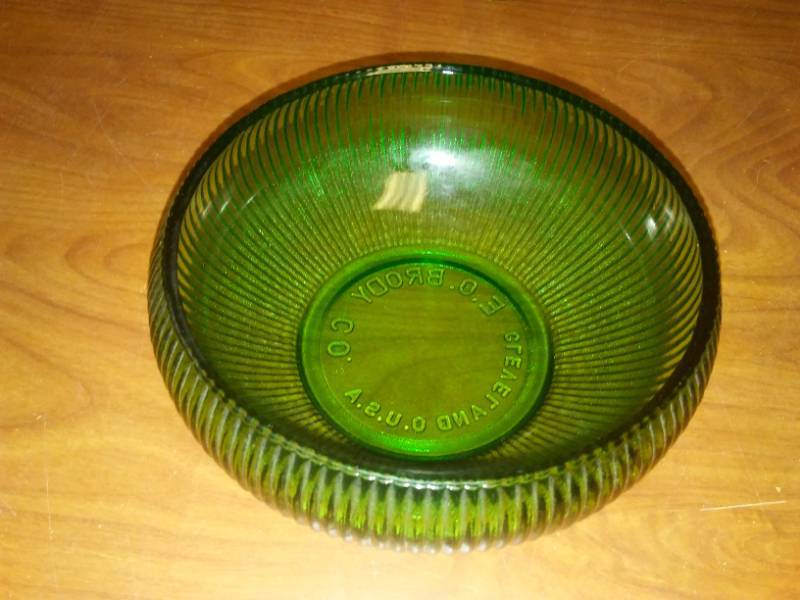 lot 131 image: 7 pieces vintage Green Glass