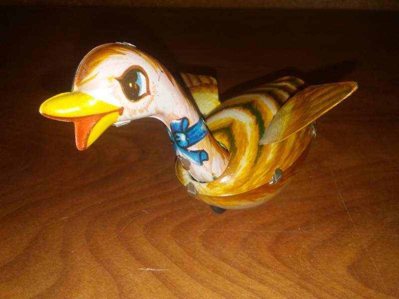 lot 133 image: Vintage friction duct in action toy