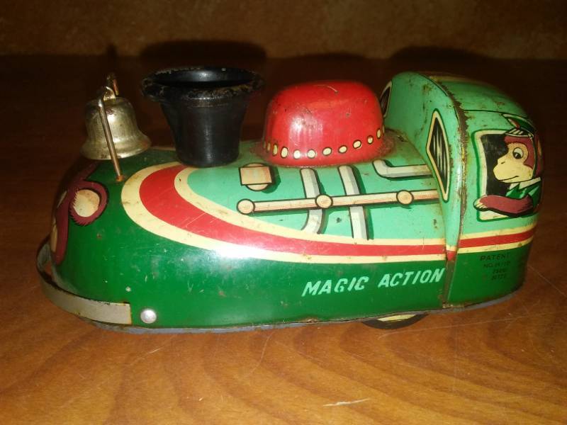 lot 137 image: Vintage push friction train, excellent.