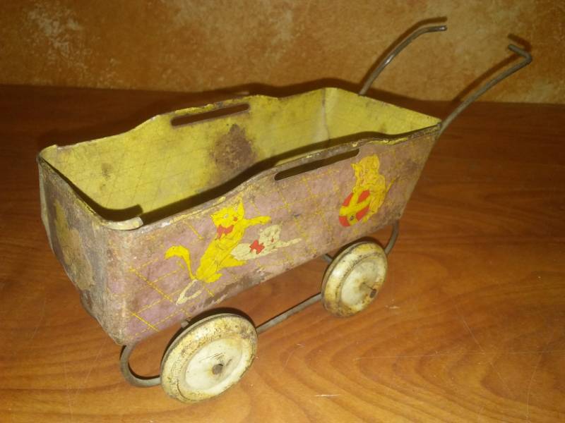 lot 138 image: Vintage baby stroller - all metal,