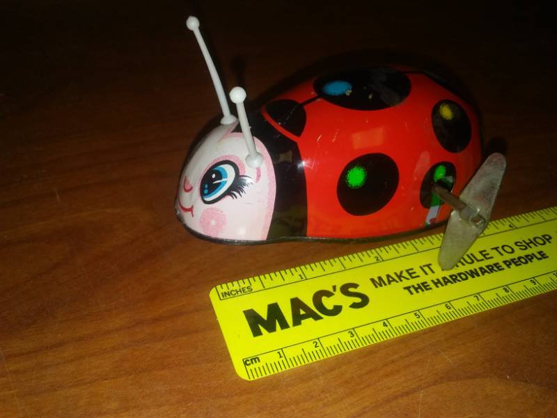 lot 143 image: Tin wind-up snail toy, 4 in - vintage.