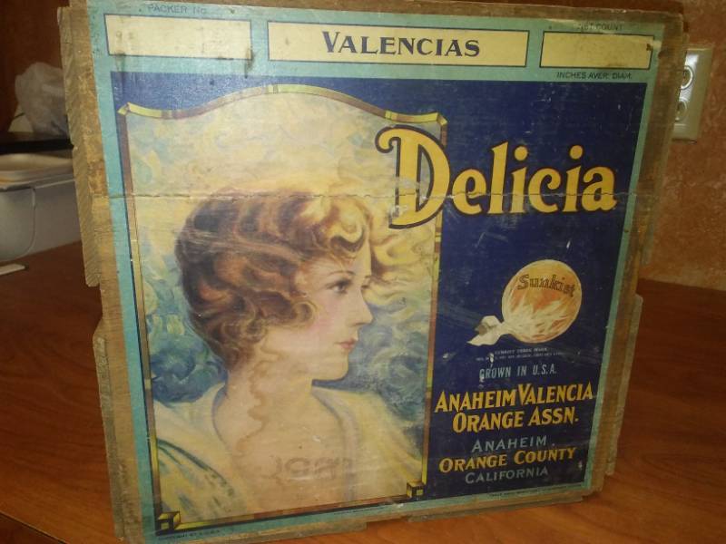 lot 155 image: Delicious Sunkist Valencia oranges. J. A. McCann Buffalo North Dakota made box