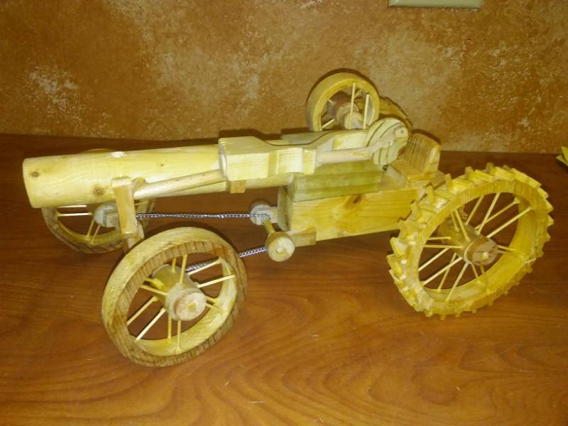 lot 157 image: Handcrafted steam tractor