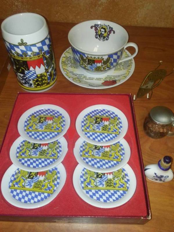 lot 159 image: Austria Germany made porcelain collectibles