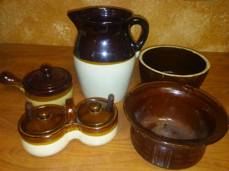 lot 165 image: Roseville spittoon, picture and  pitcher & More.