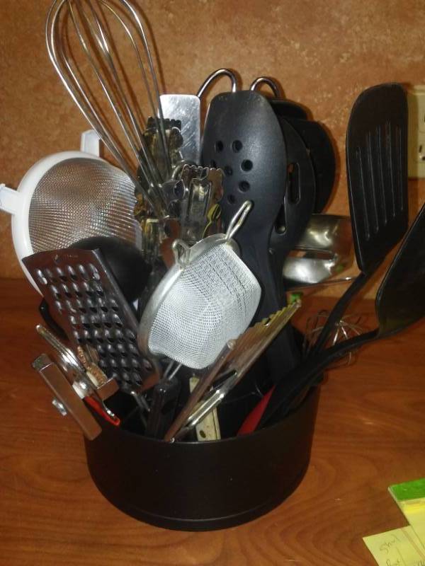 lot 167 image: Tiered spinning kitchen utensil storage plus utensils.
