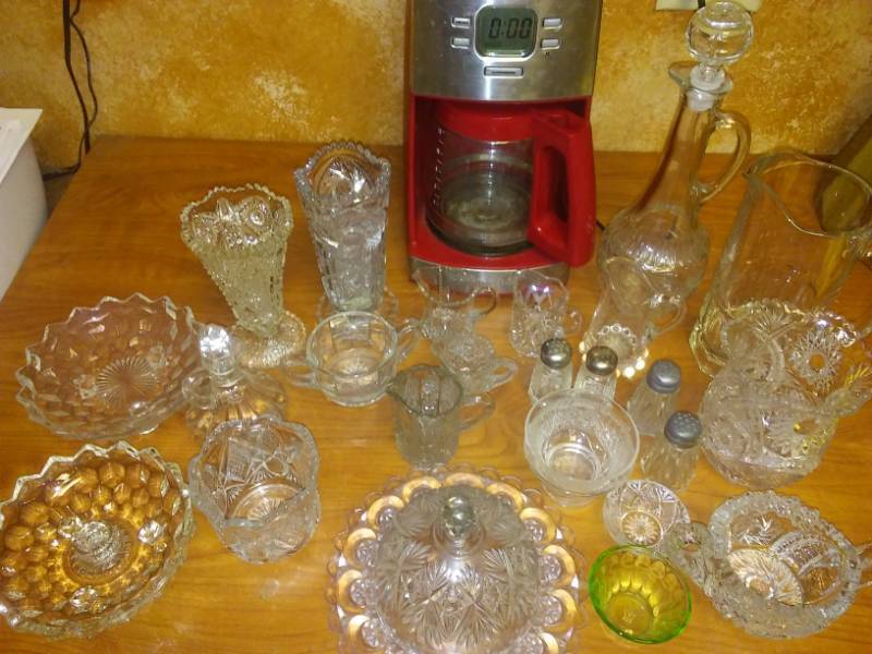 lot 168 image: Coffee maker and glassware.