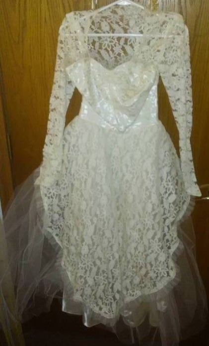 lot 180 image: Vintage wedding dress and headpiece