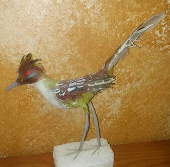 lot 182 image: Roadrunner with real feathers - tail 8 in tal