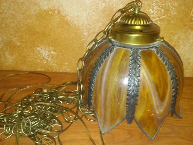 lot 184 image: Stained glass swag hanging lamp - vintage