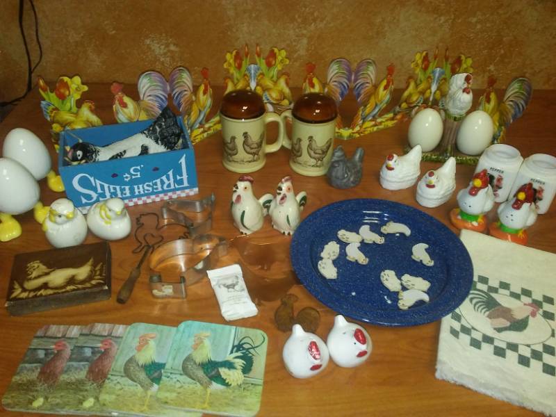 lot 185 image: Salt and pepper shakers, chickens eggs and more