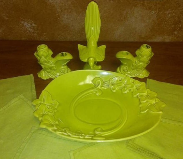 lot 96 image: Vintage lime green Buffet set