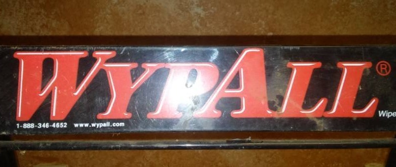 lot 104 image: Wypall wipers brand paper rack