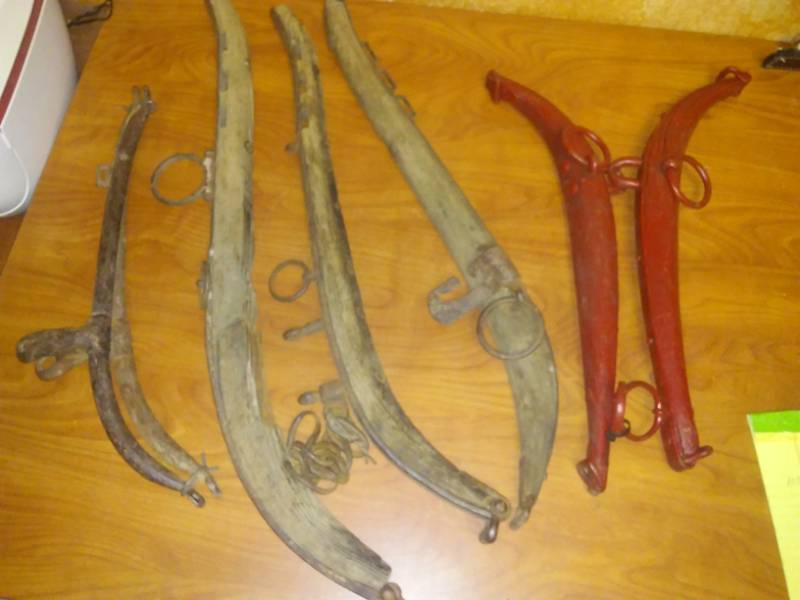 lot 105 image: Three sets horse Hames and a spare