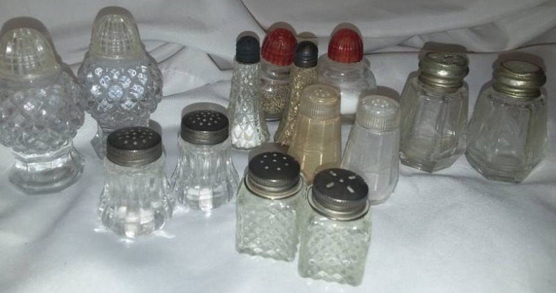 lot 88 image: Vintage salt and pepper shakers - 7 pair.