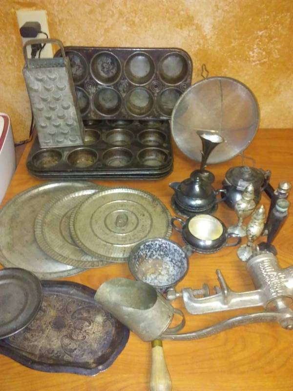 lot 111 image: Vintage kitchen cast and metal.