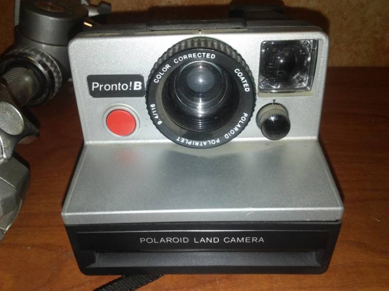 lot 113 image: Photography - Polaroid Pronto B and tripod