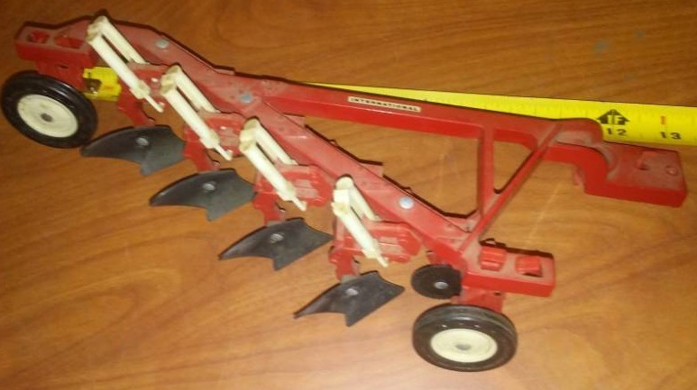 lot 195 image: International Harvester IH, 4r bottom toy plow
