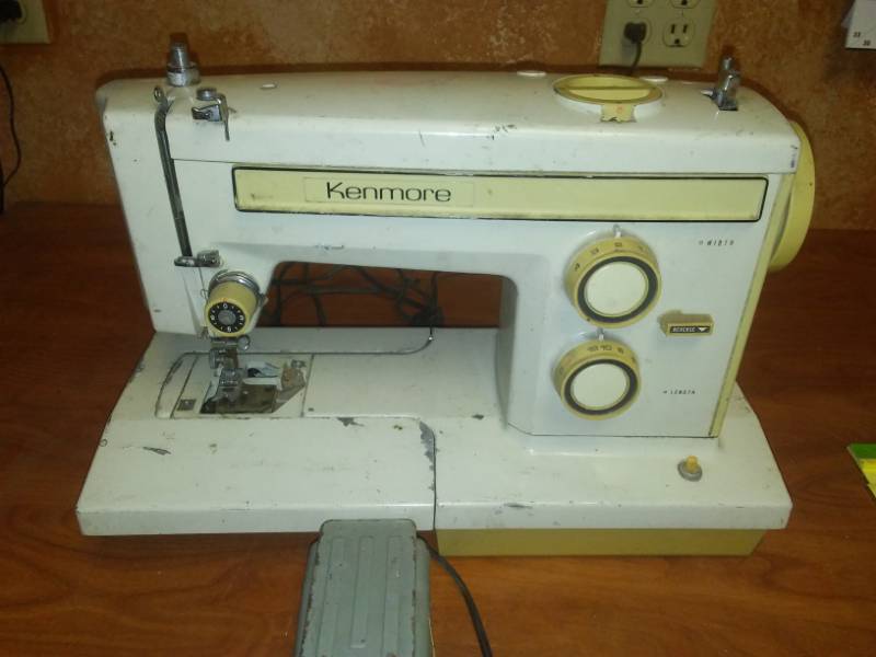 lot 196 image: Sears Kenmore sewing machine  Powers up.