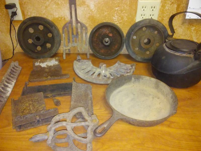 lot 197 image: Cast iron Lot - fry pan, teapot  & more