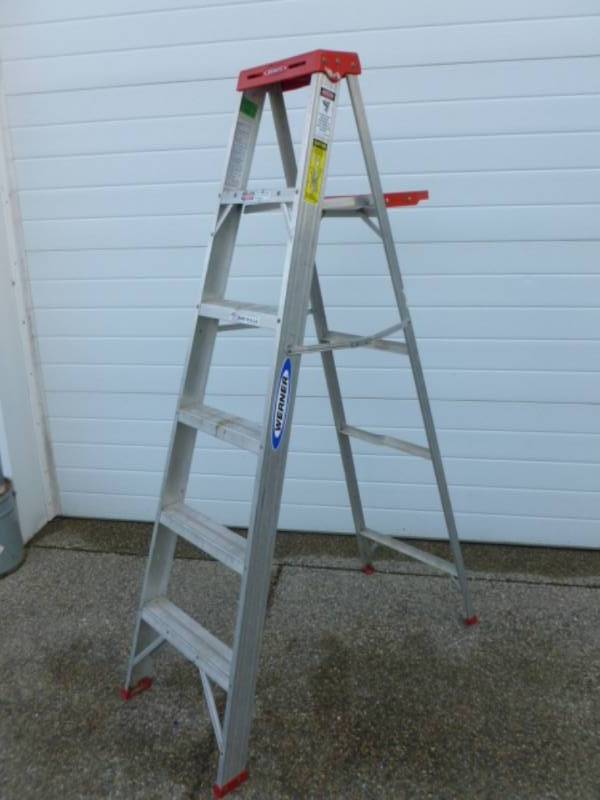 Aluminum Step Ladder