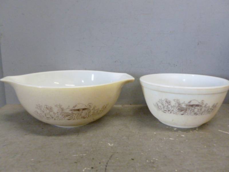 Vintage Pyrex Bowl Set