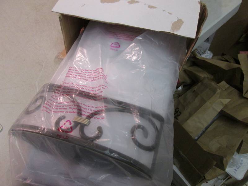 lot 45 image: Lithonia Lighting 4ft Decorative Ar...