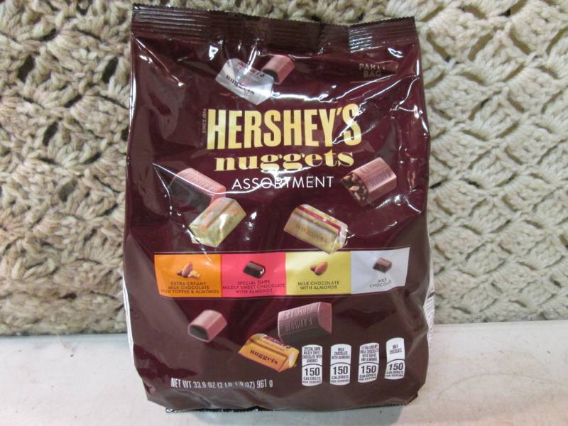 lot 92 image: 2 Pound Bag of Hersheys Nuggets As...