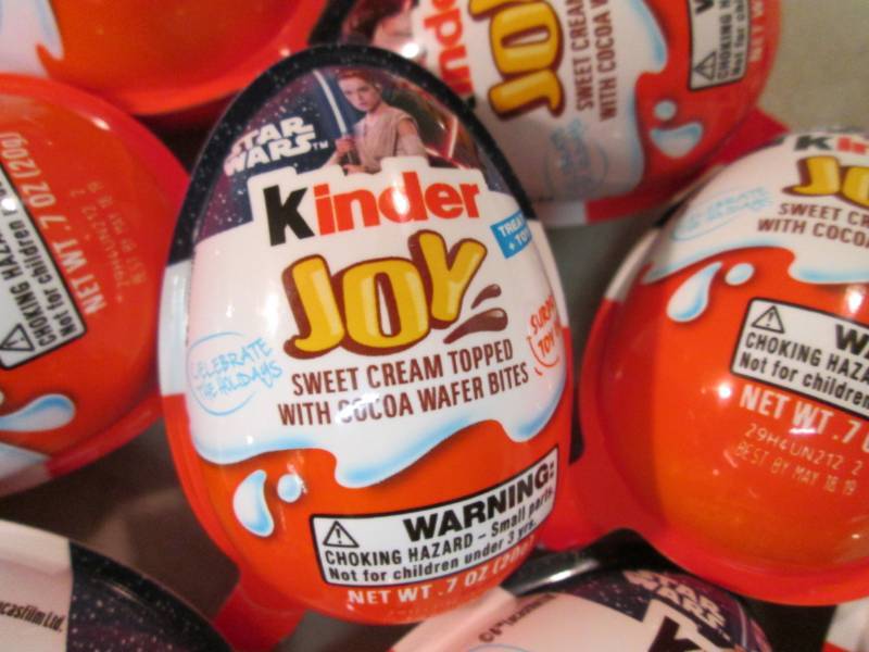 lot 99 image: 12 Star Wars Kinder Joy Treat & Toy...