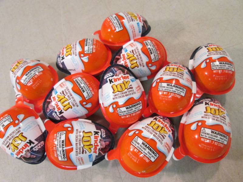 lot 100 image: 12 Star Wars Kinder Joy Treat & Toy...