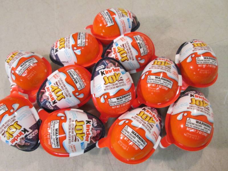 lot 101 image: 12 Star Wars Kinder Joy Treat & Toy...