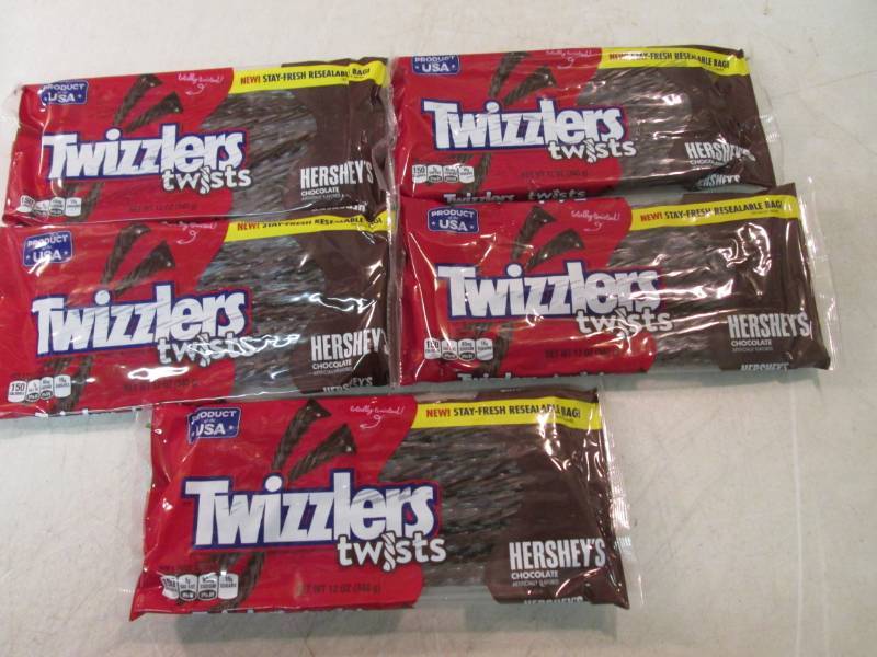 lot 118 image: 5 Packs of Hersheys Chocolate Twizz...